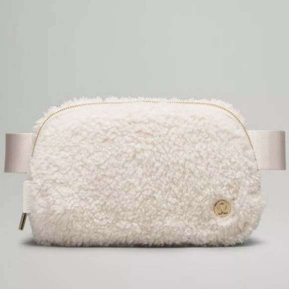 Lululemon Everywhere Belt Bag Sherpa Fleece Natural Ivory Trench Excellent UC! - Picture 2 of 16